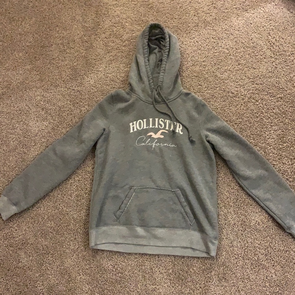 brand- Hollister light grey sweatshirt, size- M